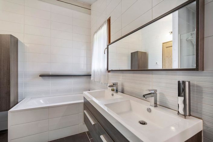 Image No.10-4 Bed House for sale