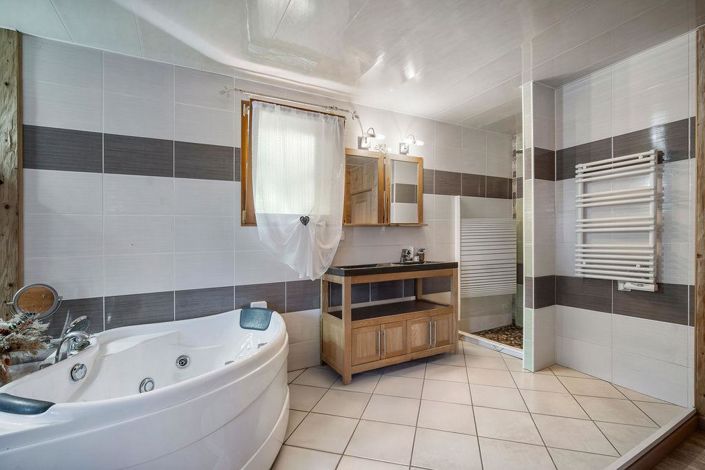 Image No.6-4 Bed House for sale