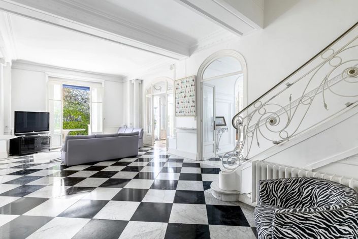 Image No.6-6 Bed House for sale