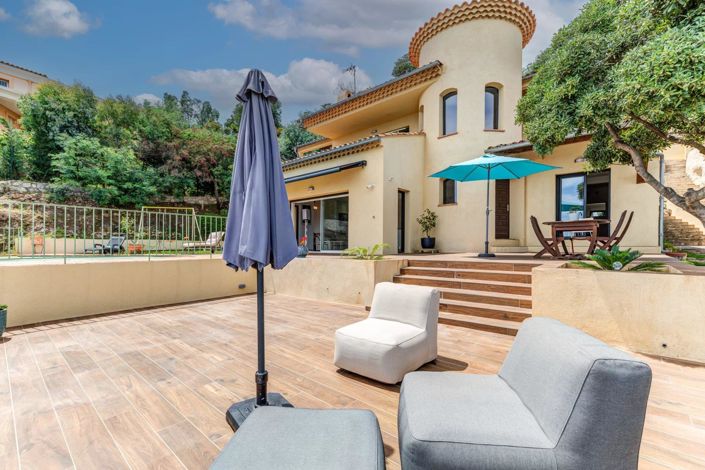 Image No.1-4 Bed House for sale