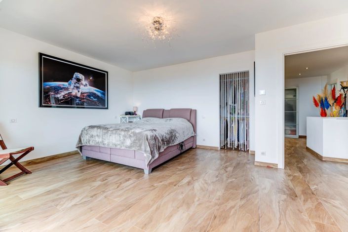 Image No.18-4 Bed House for sale