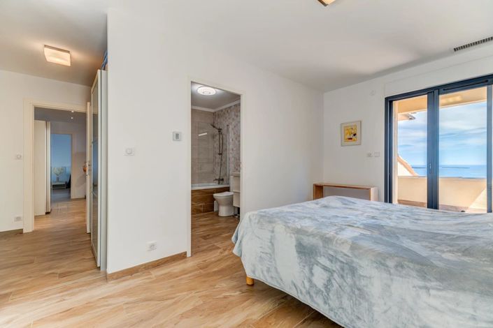 Image No.22-4 Bed House for sale