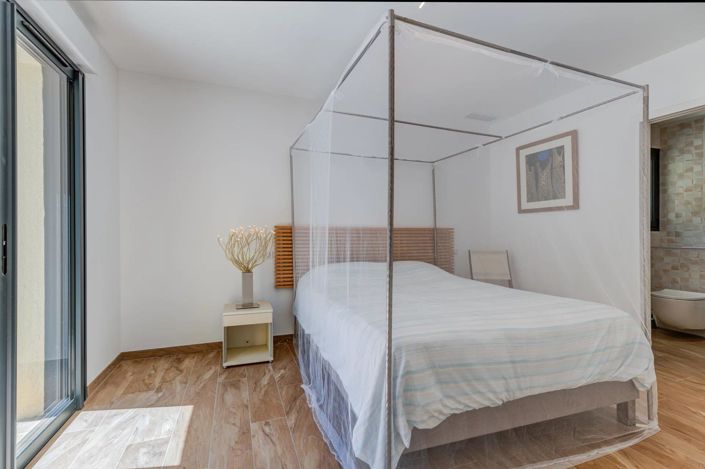 Image No.24-4 Bed House for sale