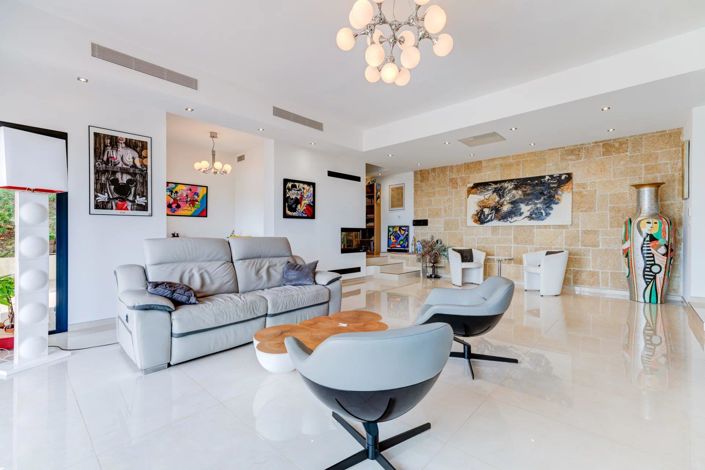 Image No.8-4 Bed House for sale