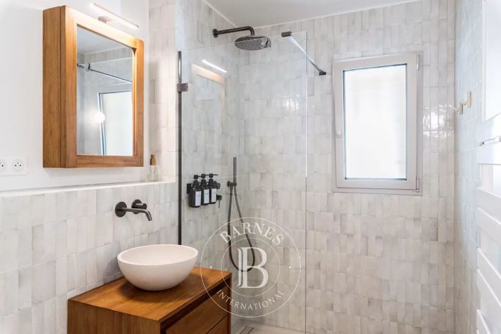 Image No.16-5 Bed House for sale