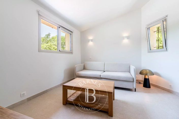 Image No.19-5 Bed House for sale