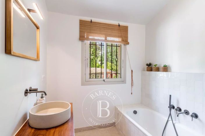 Image No.20-5 Bed House for sale