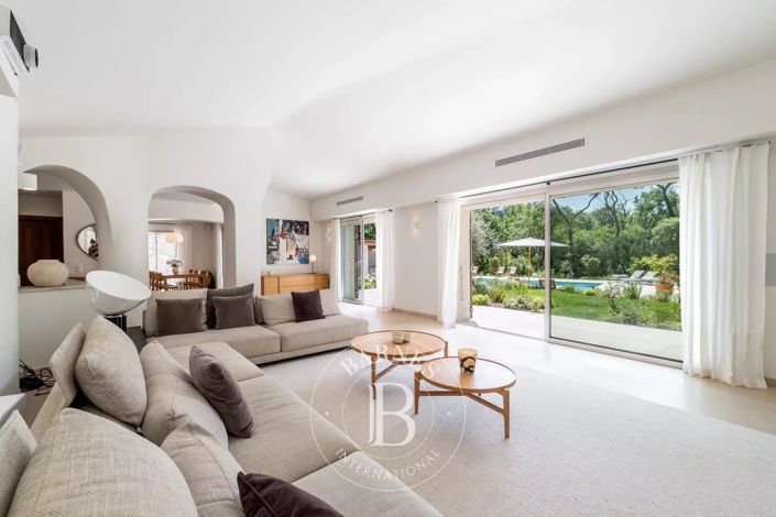 Image No.6-5 Bed House for sale