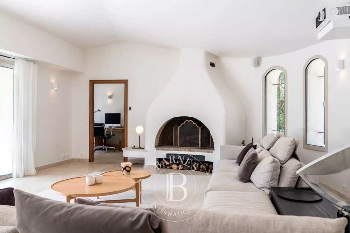 Image No.7-5 Bed House for sale