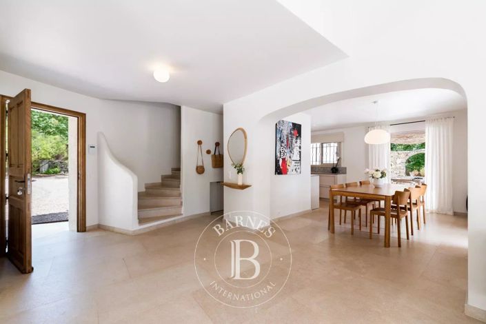 Image No.9-5 Bed House for sale