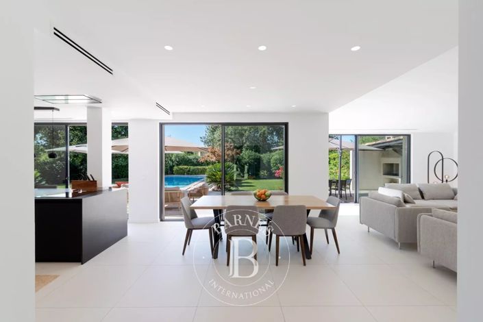 Image No.10-5 Bed House for sale