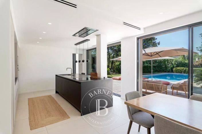 Image No.12-5 Bed House for sale