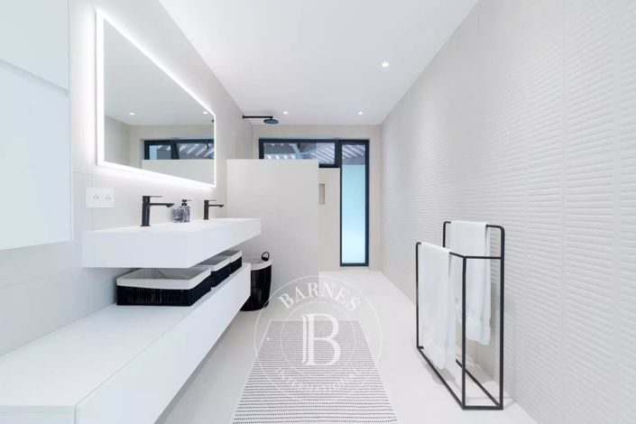 Image No.14-5 Bed House for sale