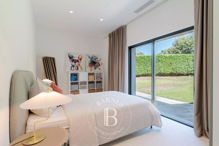 Image No.15-5 Bed House for sale