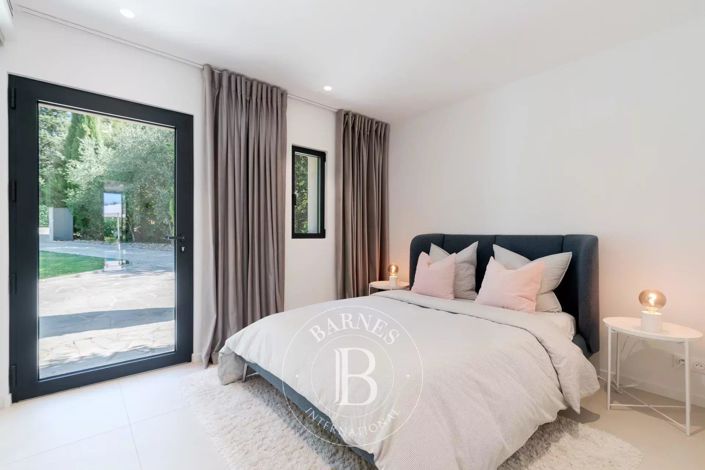 Image No.16-5 Bed House for sale