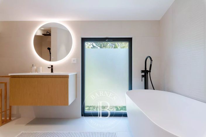 Image No.17-5 Bed House for sale