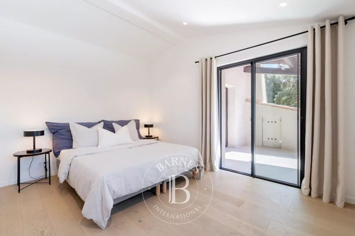 Image No.18-5 Bed House for sale