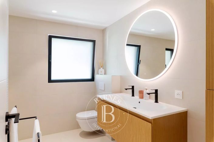 Image No.20-5 Bed House for sale