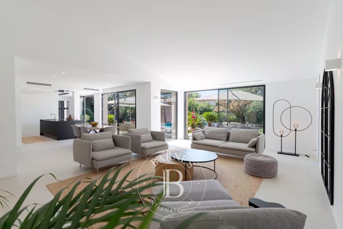 Image No.9-5 Bed House for sale