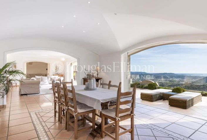 Image No.6-5 Bed House for sale