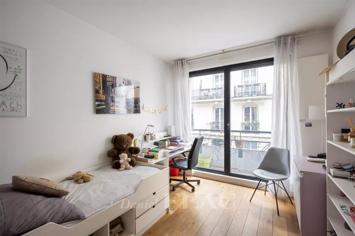 Image No.17-5 Bed House for sale