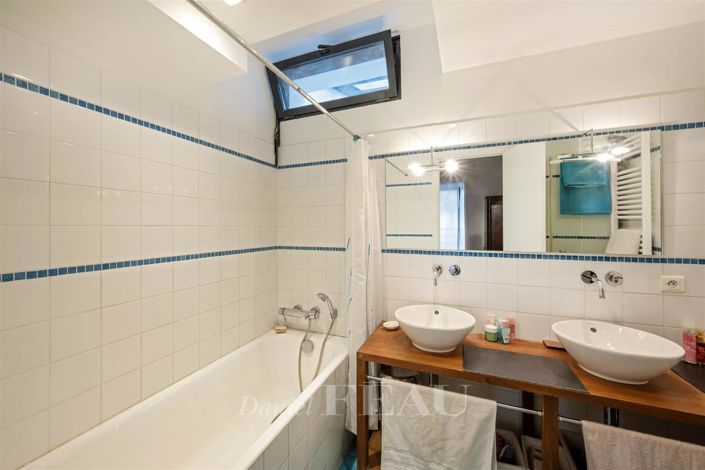 Image No.18-5 Bed House for sale