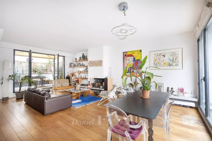 Image No.8-5 Bed House for sale