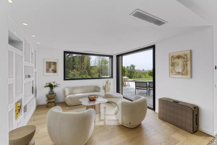 Image No.12-4 Bed House for sale