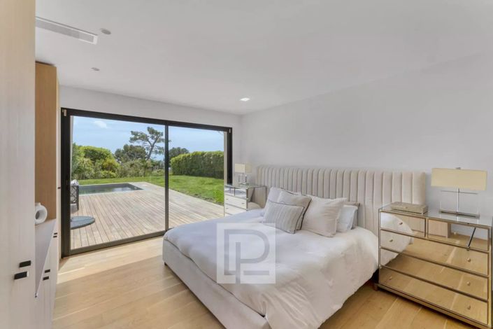 Image No.8-4 Bed House for sale