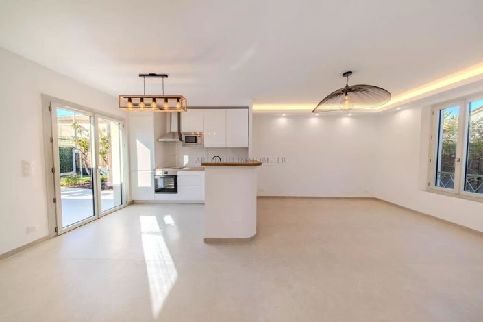 Image No.4-3 Bed House for sale