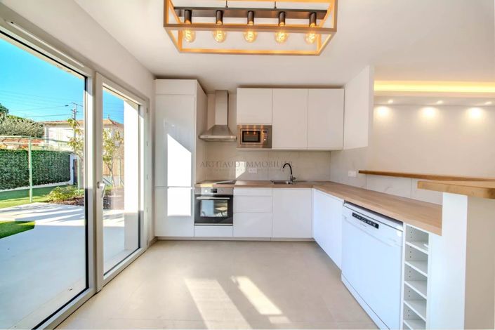 Image No.5-3 Bed House for sale