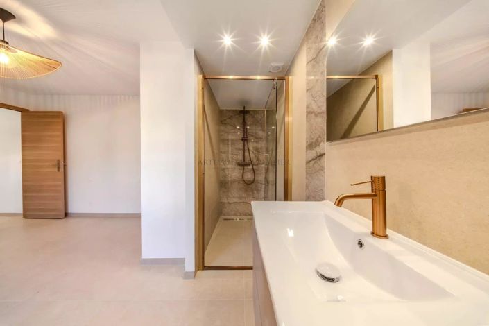 Image No.9-3 Bed House for sale