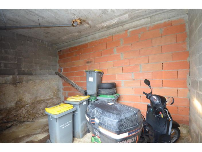 Image No.24-7 Bed House for sale