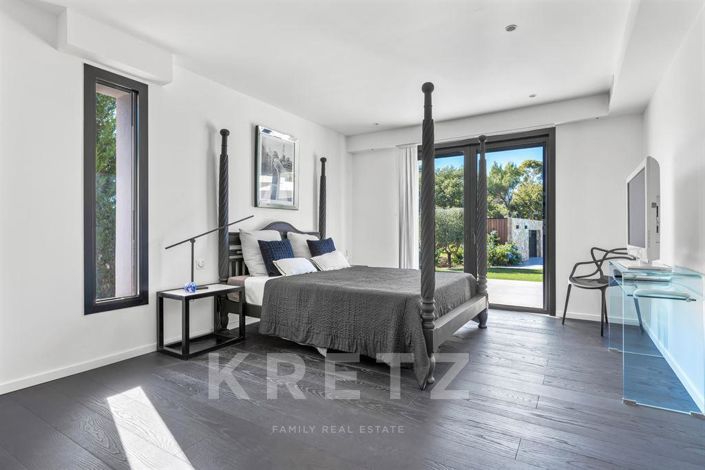 Image No.16-5 Bed House for sale