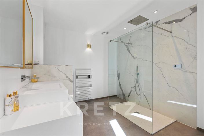 Image No.17-5 Bed House for sale