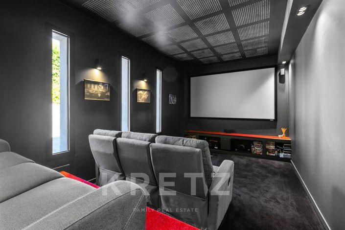 Image No.18-5 Bed House for sale