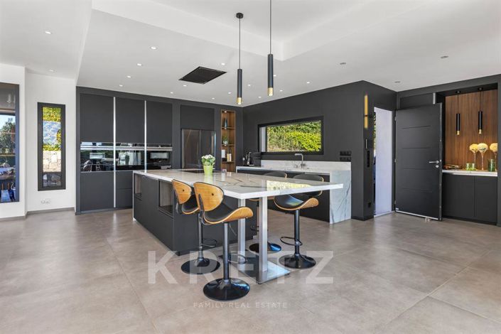 Image No.3-5 Bed House for sale