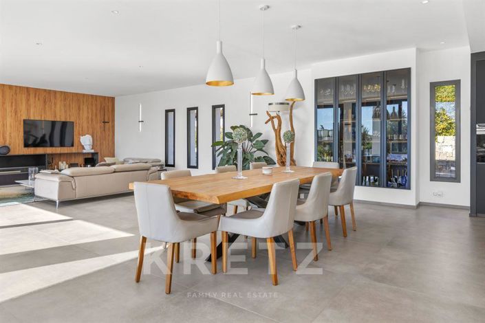 Image No.4-5 Bed House for sale