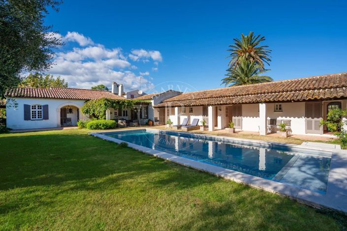 Image No.6-8 Bed House for sale