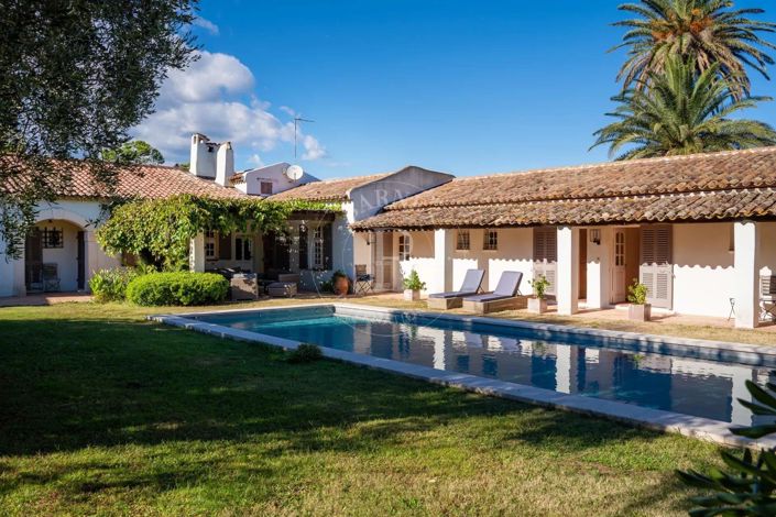 Image No.8-8 Bed House for sale