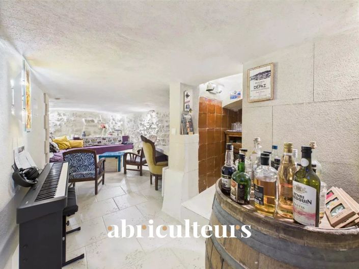 Image No.10-3 Bed House for sale