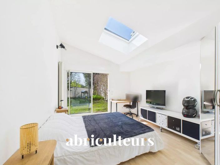 Image No.10-3 Bed House for sale