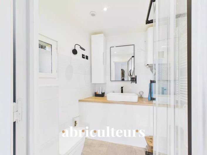 Image No.19-3 Bed House for sale