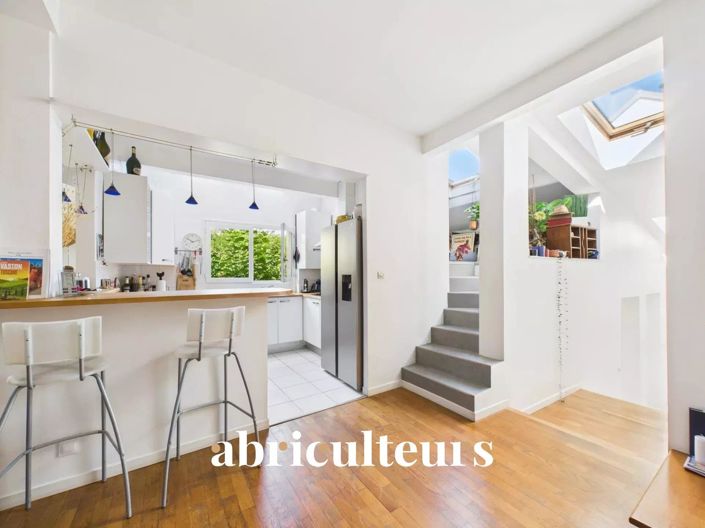 Image No.8-3 Bed House for sale