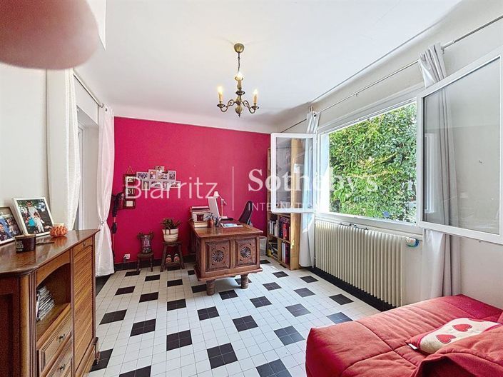 Image No.9-3 Bed House for sale