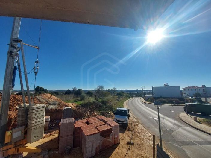 Image No.25-3 Bed Apartment for sale