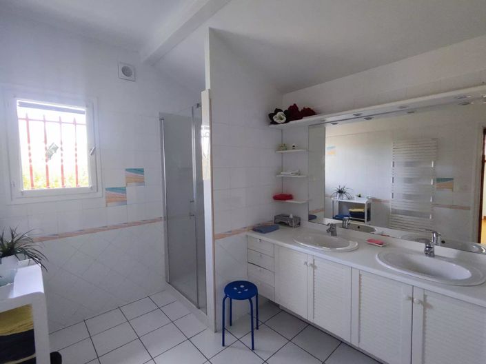 Image No.15-4 Bed House for sale