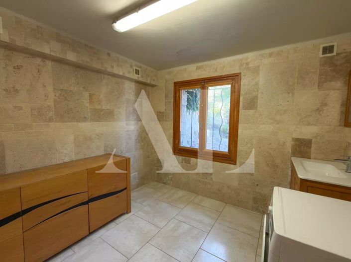 Image No.10-5 Bed House for sale