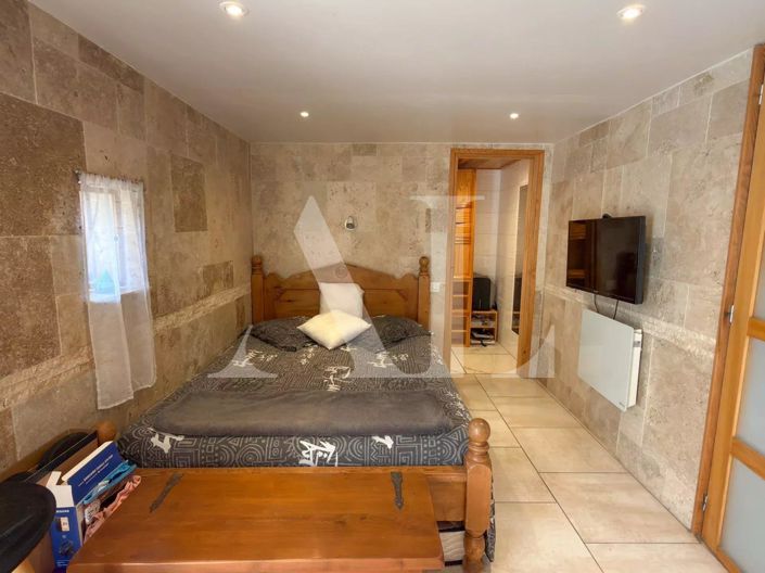 Image No.12-5 Bed House for sale