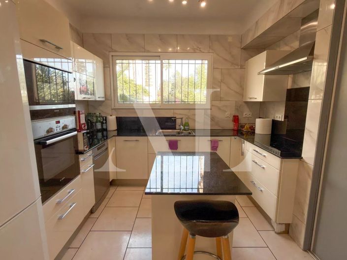 Image No.5-5 Bed House for sale